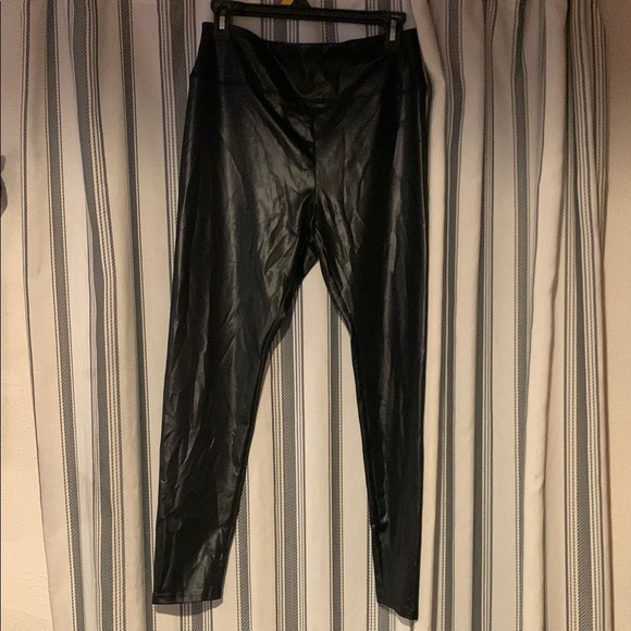 Black Faux Leather Leggings - Picture 1 of 1